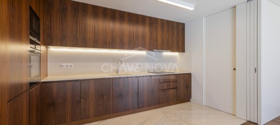 2 bedrooms Apartment in Porto, Portugal No. 132506 3