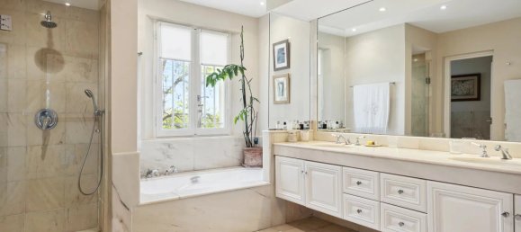 5 bedrooms Commercial property in La Colle-sur-Loup, France No. 38330 9