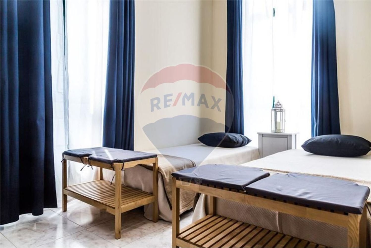 273m² Building in Porto, Portugal No. 34859