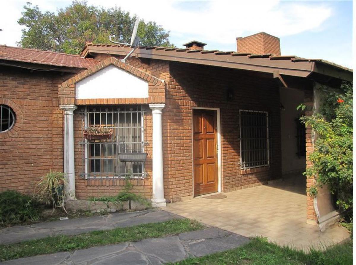 4 bedrooms House in Esteban Echeverria, Argentina No. 19958
