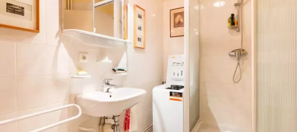 Studio in Paris, France No. 180200 11