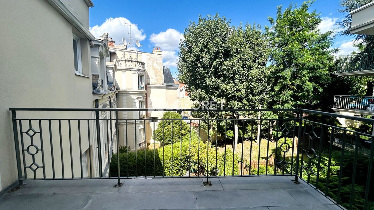 3 bedrooms Apartment in Nanterre, France No. 296583