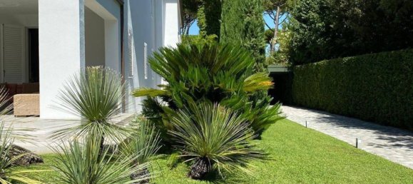 12 rooms Villa in Forte dei Marmi, Italy No. 104597 17