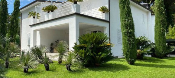 12 rooms Villa in Forte dei Marmi, Italy No. 104597 4