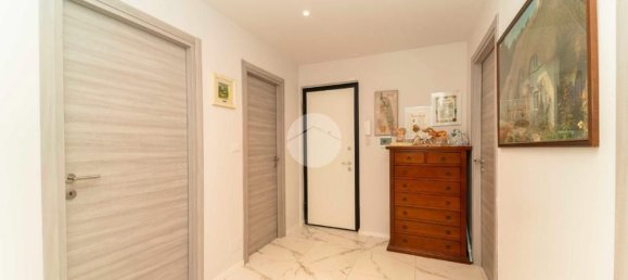 3 rooms Apartment in Turin, Italy No. 307008 20