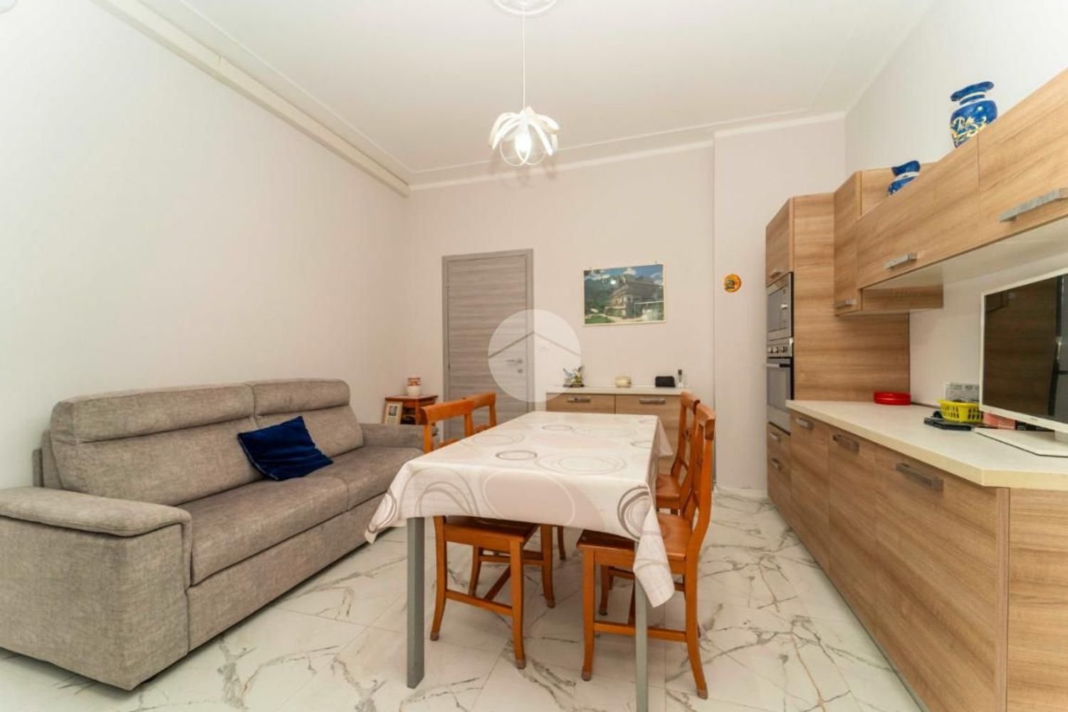 3 rooms Apartment in Turin, Italy No. 307008