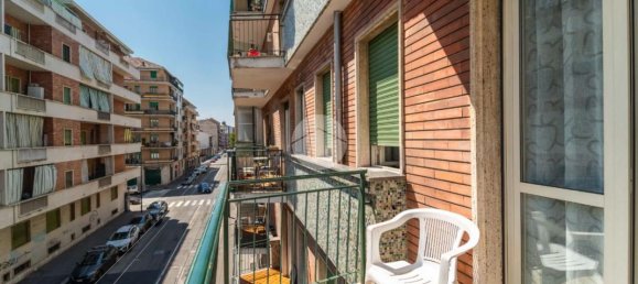 3 rooms Apartment in Turin, Italy No. 307008 8