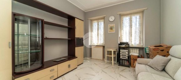 3 rooms Apartment in Turin, Italy No. 307008 3