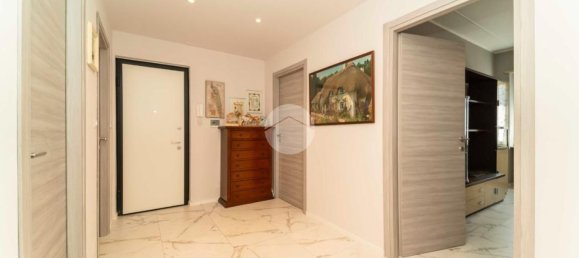 3 rooms Apartment in Turin, Italy No. 307008 11