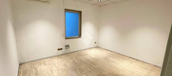 5 rooms Commercial property in Rome, Italy No. 50124 9