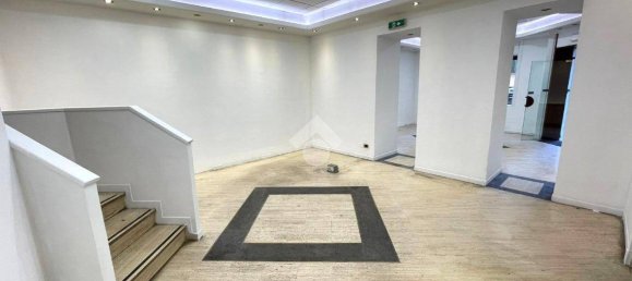5 rooms Commercial property in Rome, Italy No. 50124 4