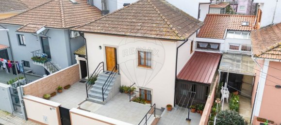 Дом с 3 спальнями в Порту, Португалия № 177223 2