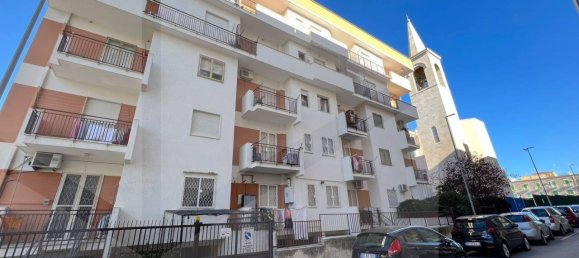 3 rooms Apartment in Molfetta, Italy No. 20755 2