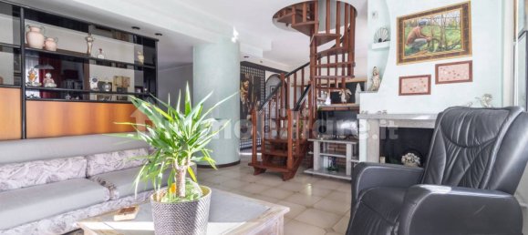 2 bedrooms Villa in Gallarate, Italy No. 191843 2