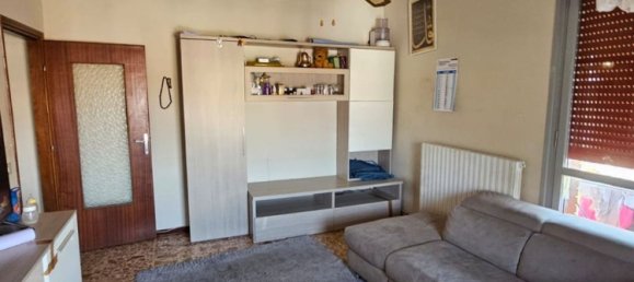 3 bedrooms Apartment in Guastalla, Italy No. 315979 2