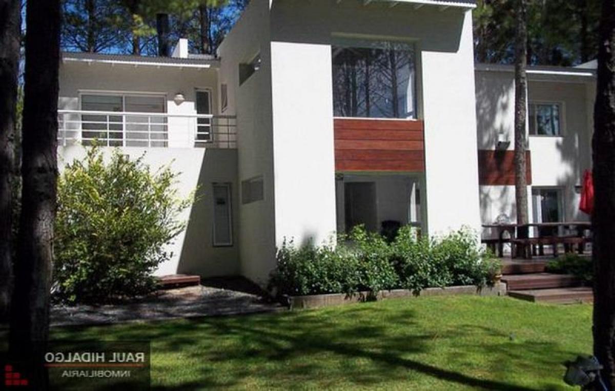 6 bedrooms House in Mar del Plata, Argentina No. 71311
