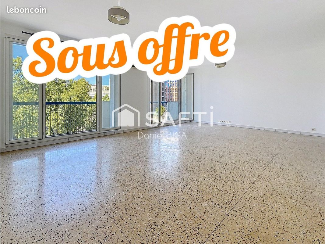 2 bedrooms Apartment in Marseille, France No. 336828