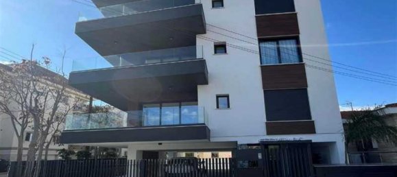 3 bedrooms Apartment in Limassol, Cyprus No. 14147 8