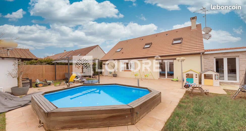 4 bedrooms House in Roissy-en-Brie, France No. 116015