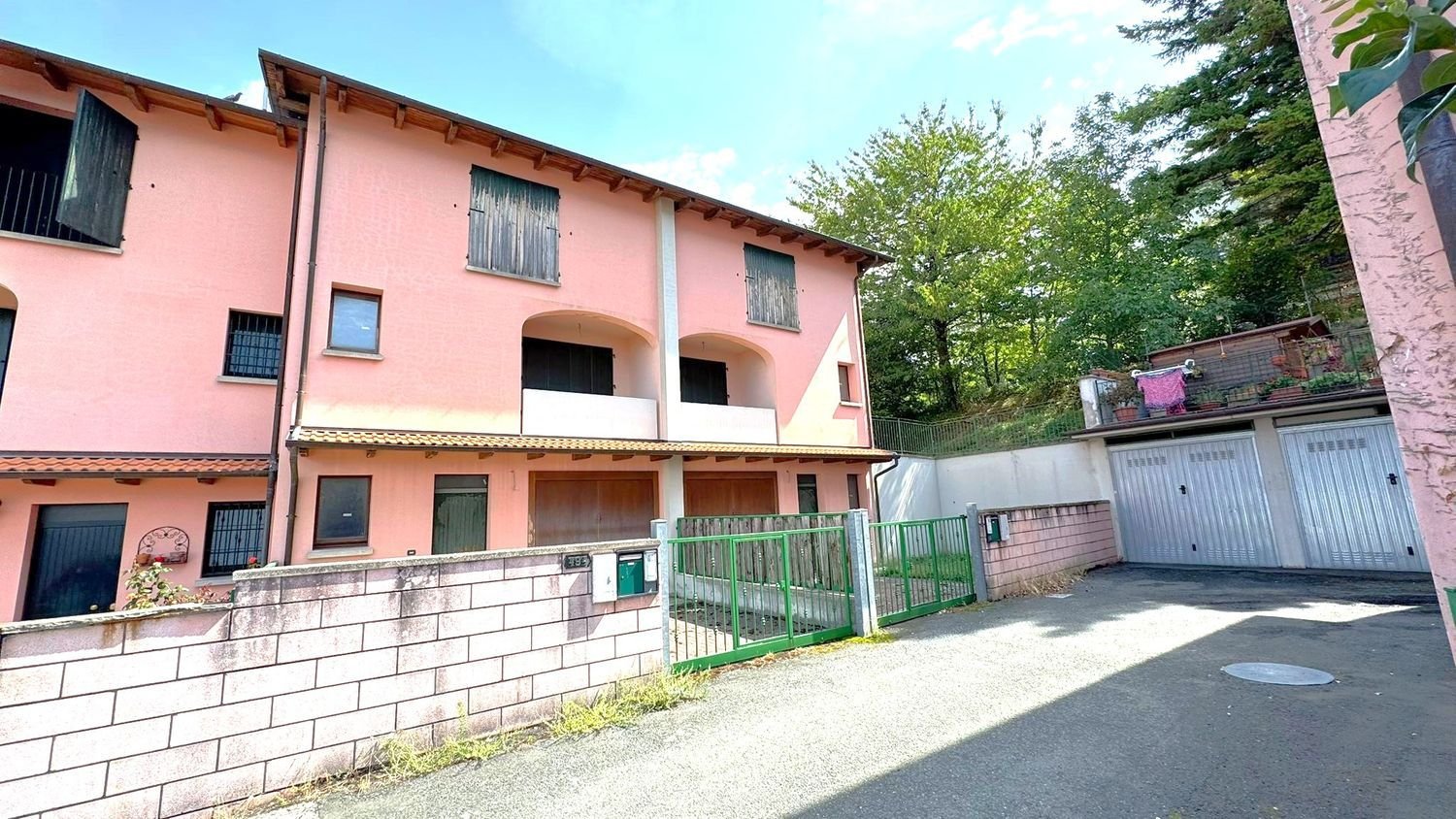 5 bedrooms House in Loiano, Italy No. 376776