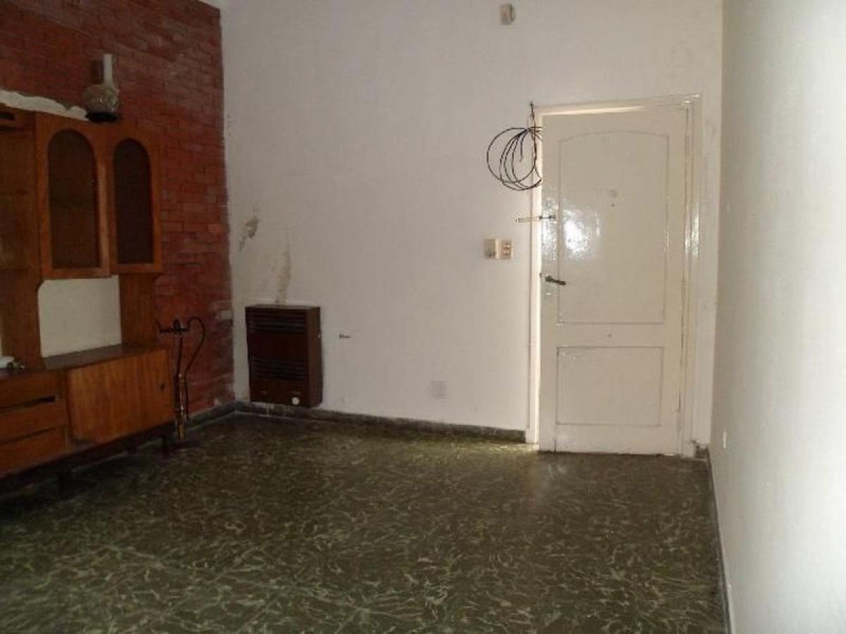 Studio in Lanus, Argentina, Nr. 95597