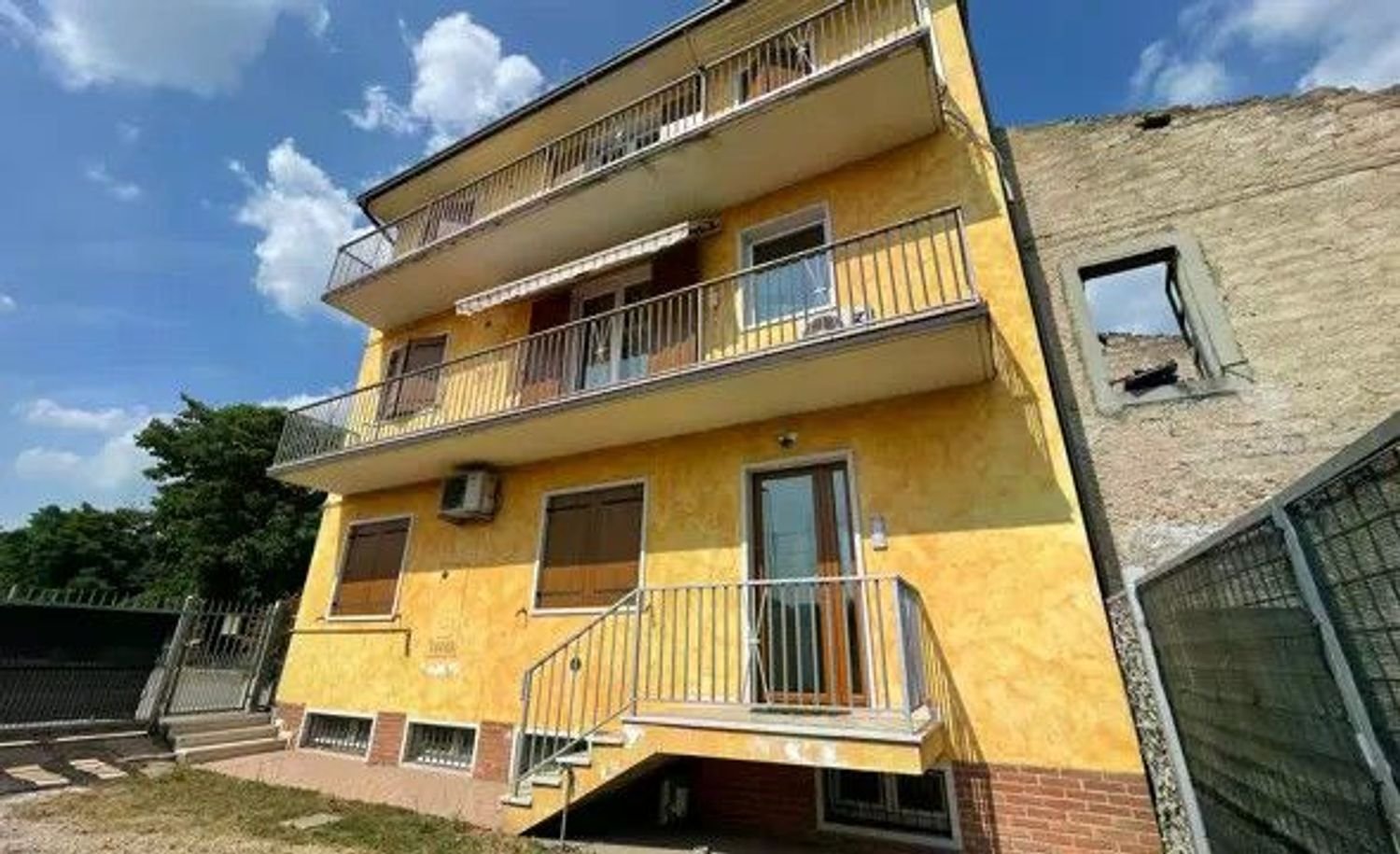 4 rooms Apartment in Verona, Italy No. 263176
