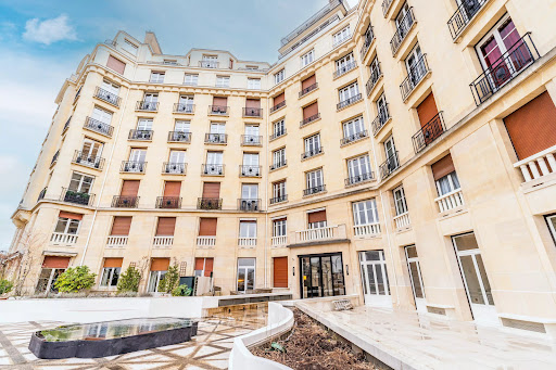 2 bedrooms Apartment in Paris, France No. 167888