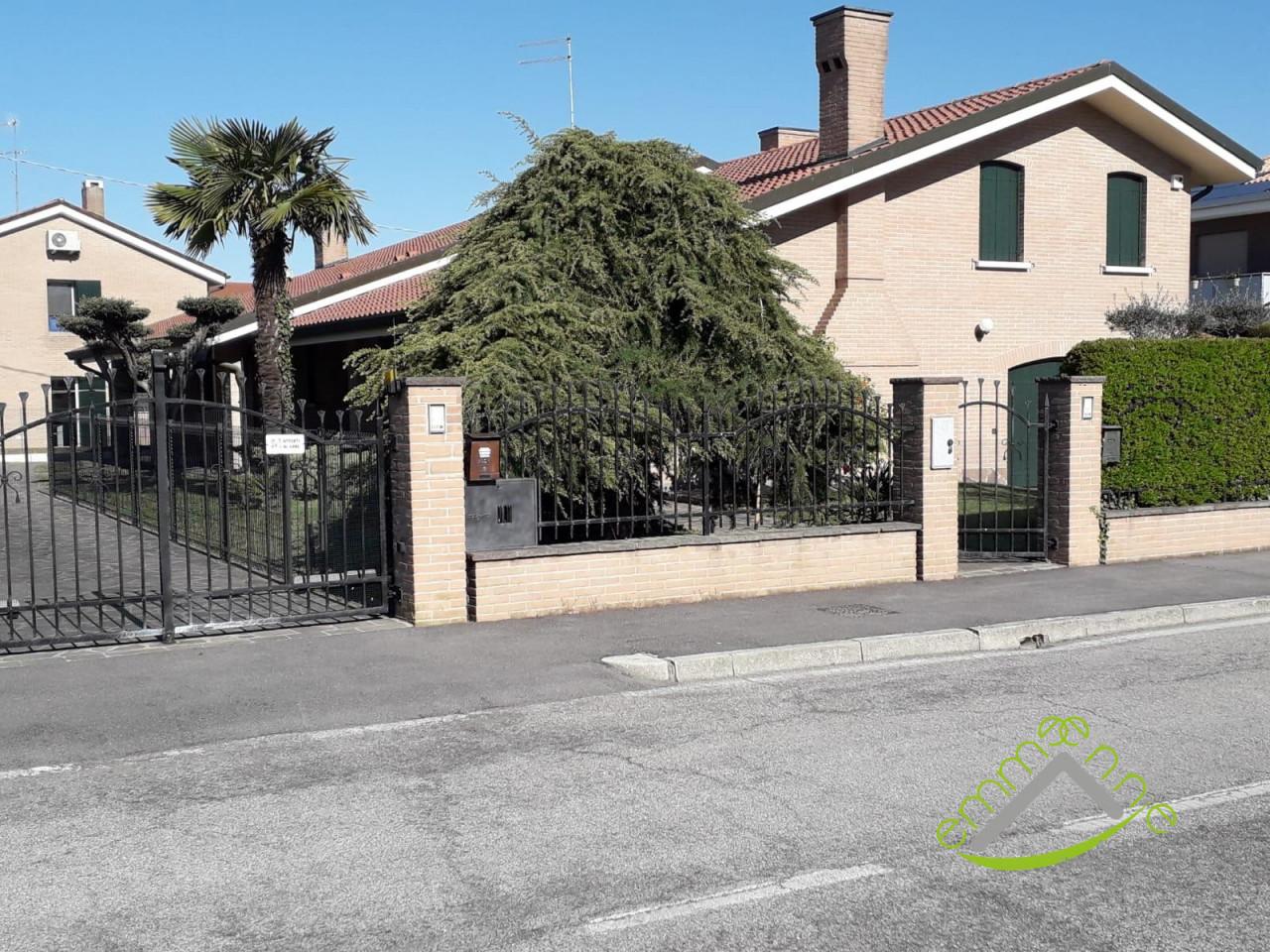 5 rooms Villa in Campagna Lupia, Italy No. 132463