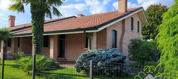 5 rooms Villa in Campagna Lupia, Italy No. 132463 2