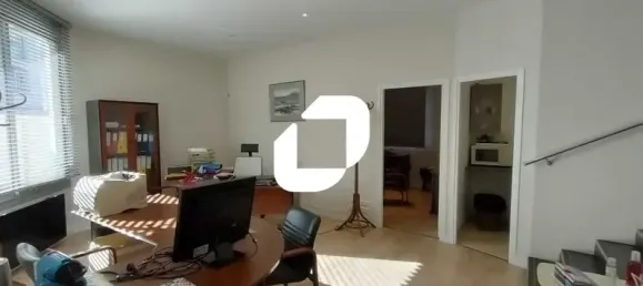 83m² Office in Versailles, France No. 302378 8