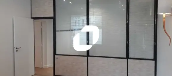 83m² Office in Versailles, France No. 302378 2