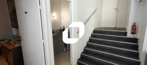 83m² Office in Versailles, France No. 302378 9