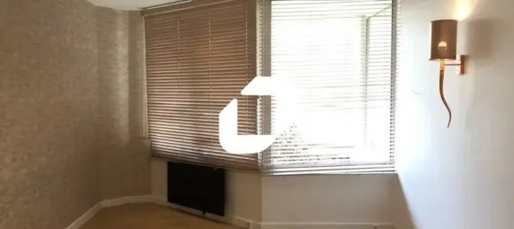 83m² Office in Versailles, France No. 302378 6