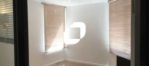 83m² Office in Versailles, France No. 302378 5