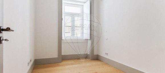 668m² Building in Lisbon, Portugal No. 59173 36