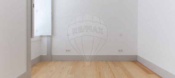 668m² Building in Lisbon, Portugal No. 59173 8