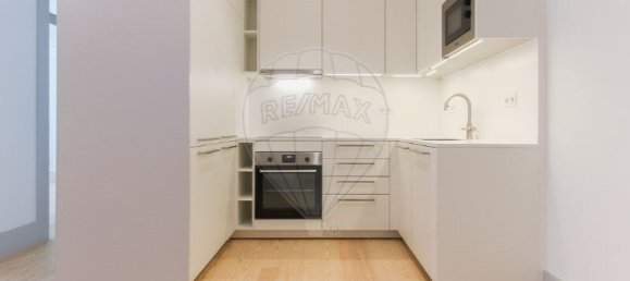 668m² Building in Lisbon, Portugal No. 59173 5