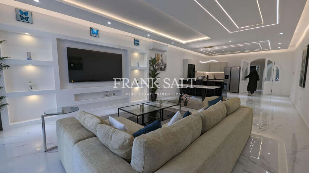 Apartamento de 3 dormitorios en Saint Julian's, Malta No. 2681