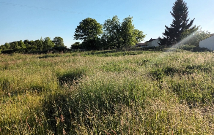 Terreno en Le Mung, France 836 m² No. 49521