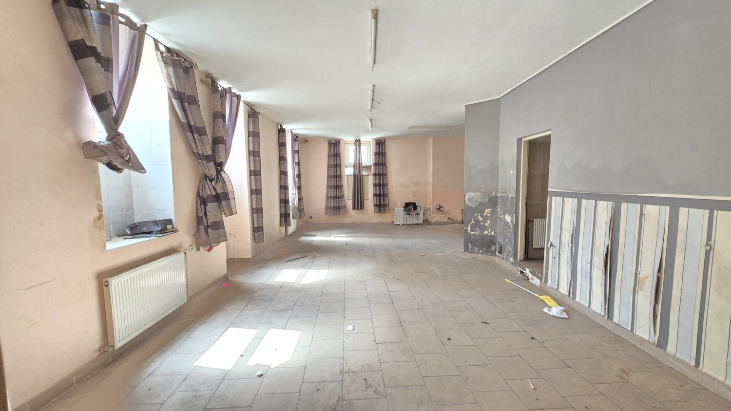 Gewerbliche Immobilie in Hernals, Austria 183m², Nr. 222648