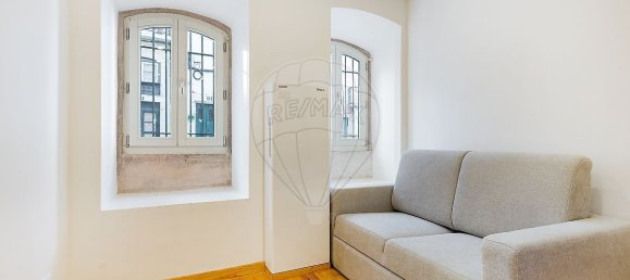 260m² Building in Lisbon, Portugal No. 70095 3