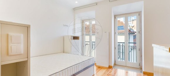 260m² Building in Lisbon, Portugal No. 70095 25