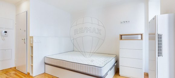 260m² Building in Lisbon, Portugal No. 70095 23