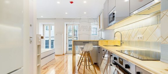 260m² Building in Lisbon, Portugal No. 70095 17