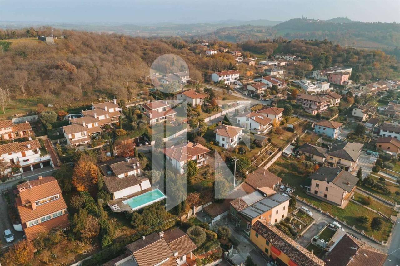 8 rooms Villa in Castiglione delle Stiviere, Italy No. 103280