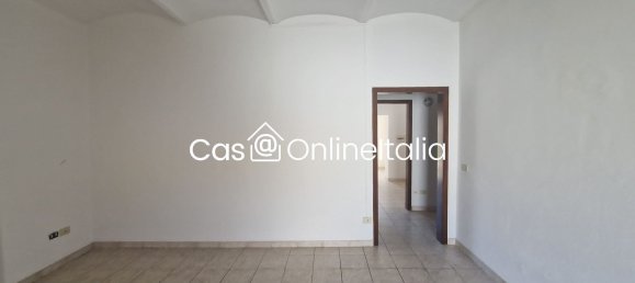 4 rooms House in Prato, Italy No. 261716 9