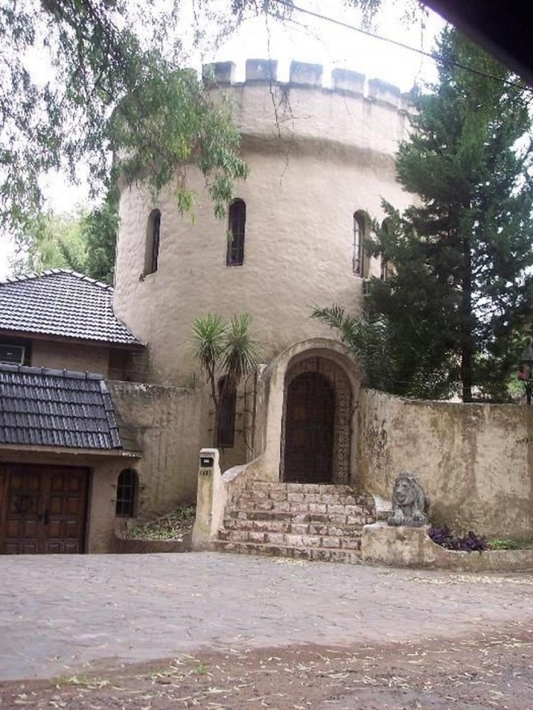 4 bedrooms House in San Miguel, Argentina No. 52875