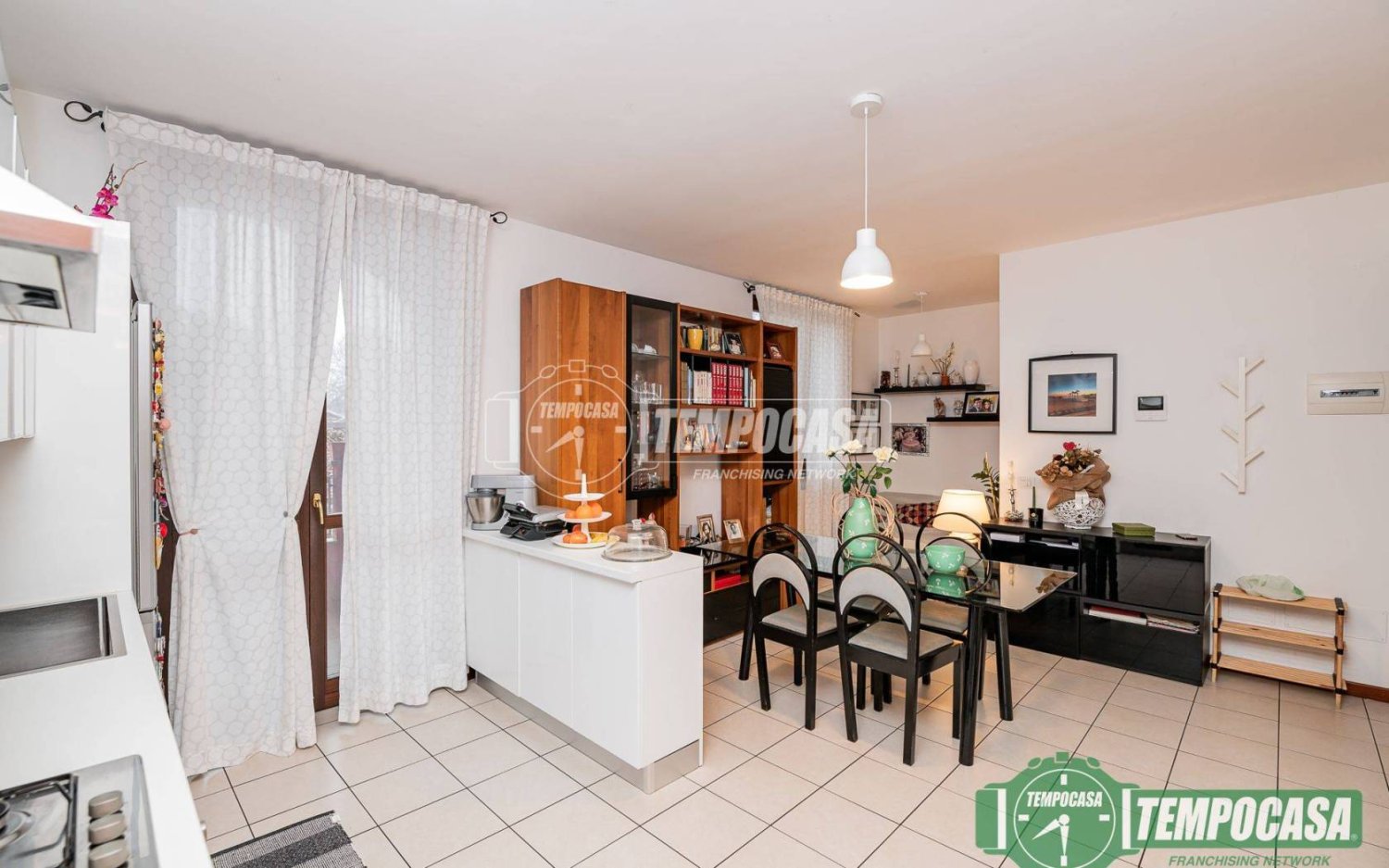 Apartamento de 2 dormitorios en Peschiera Borromeo, Italy No. 22601