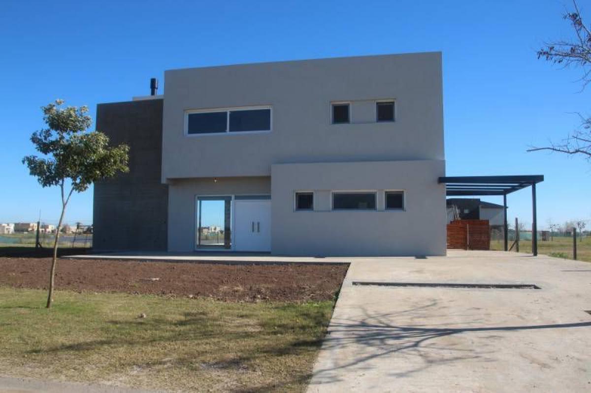 3 bedrooms House in Escobar, Argentina No. 15495