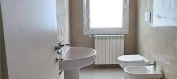 8 rooms House in Medolla, Italy No. 33689 98